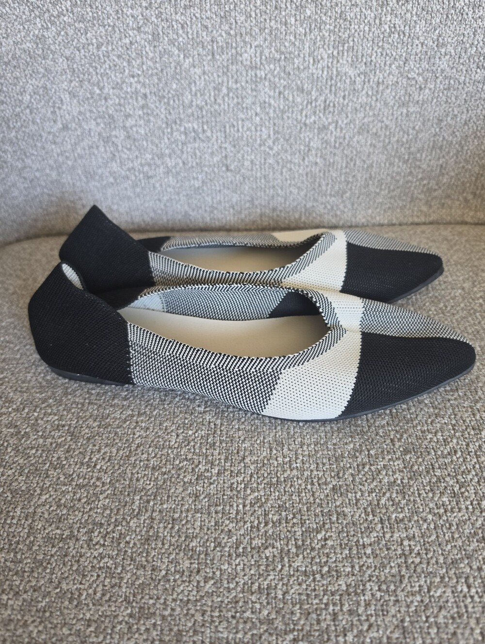 Colorblock Pointed Toe Flats Black & White Sz 260